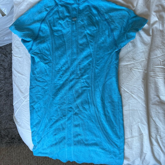 Lululemon T-shirt - Picture 1 of 3